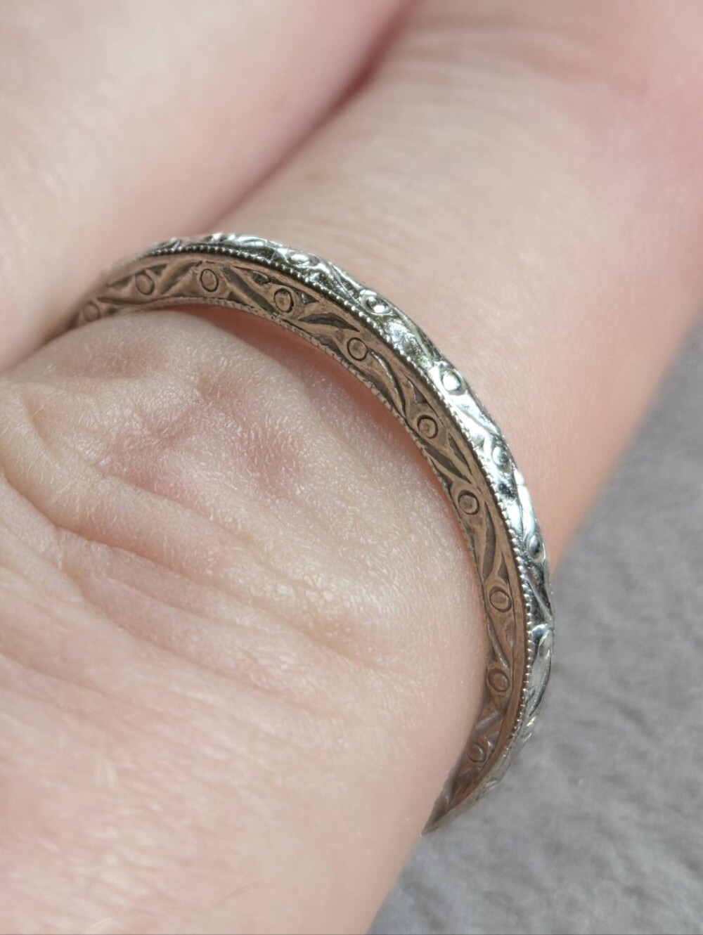14k Etched/Engraved Scrollwork Band Ring - Vintage Piece Size 7.5
